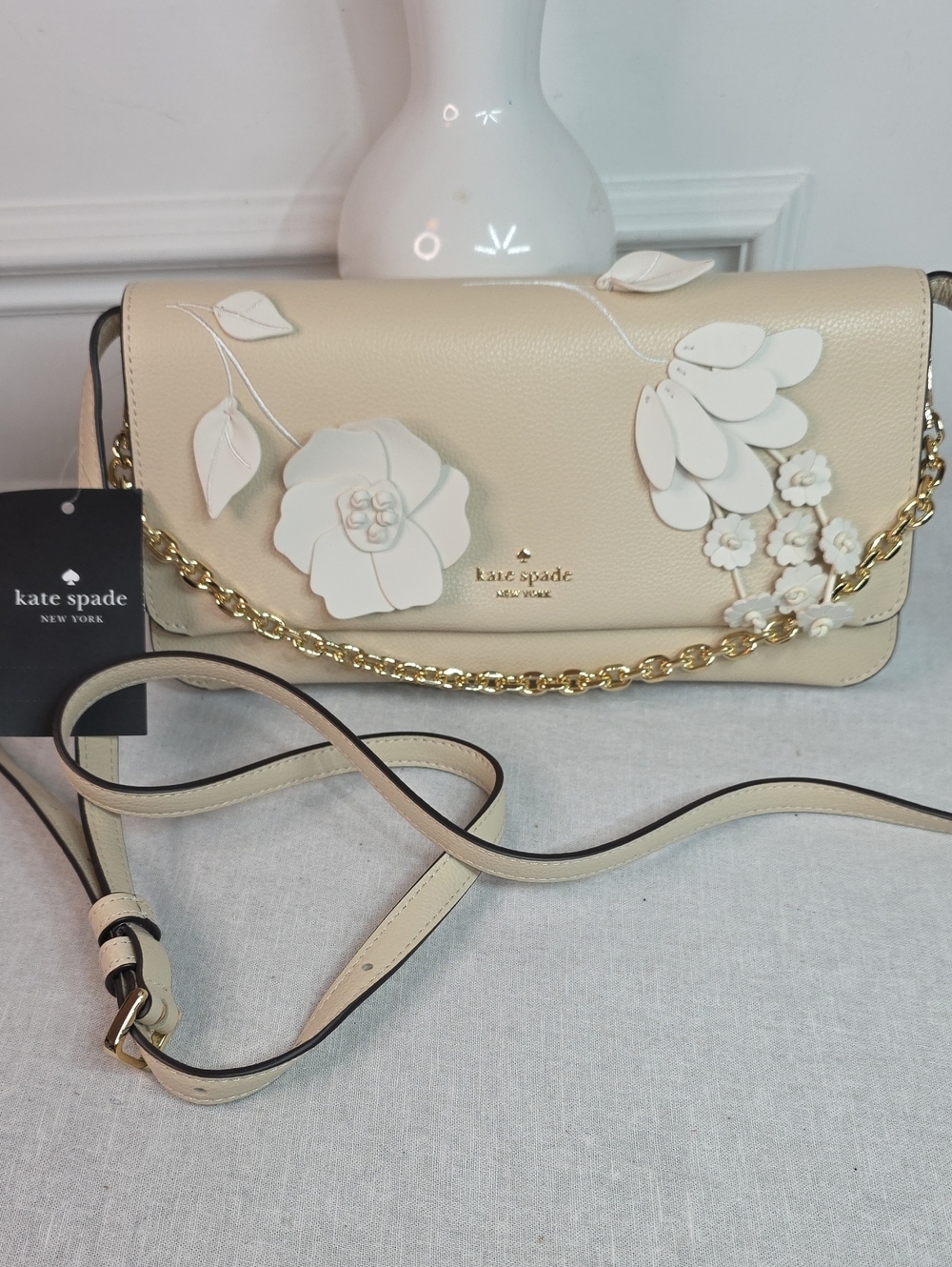 Kate Spade New York Ivy Floral Crossbody Bag in Milk Glass